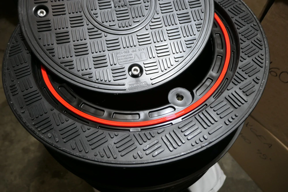 Revizní šachta se zpětnou klapkou 400mm průchozí KG 160 + poklop 3t (pachotěsný)