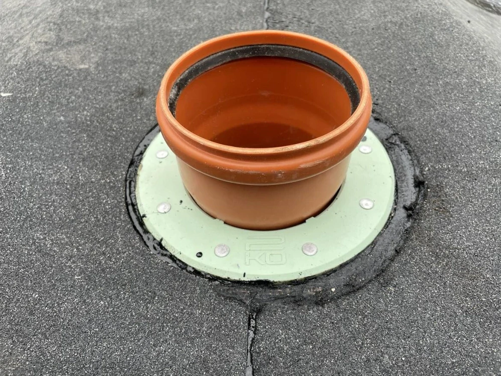 Prostup hydroizolací s asfaltovým pásem KG 160mm